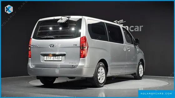 HYUNDAI STAREX 5-SEATER VAN