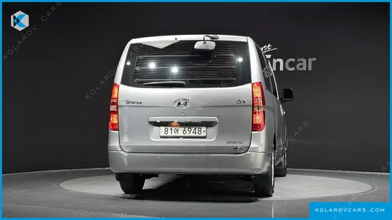 HYUNDAI STAREX 5-SEATER VAN