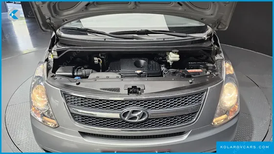 HYUNDAI STAREX 5-SEATER VAN