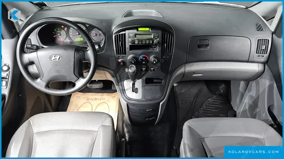 HYUNDAI STAREX 5-SEATER VAN
