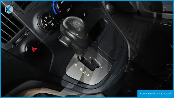 HYUNDAI STAREX 5-SEATER VAN