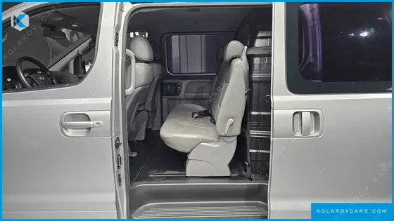 HYUNDAI STAREX 5-SEATER VAN
