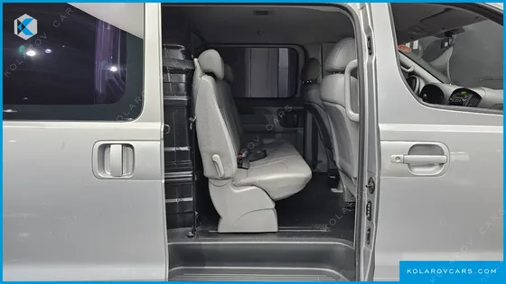 HYUNDAI STAREX 5-SEATER VAN