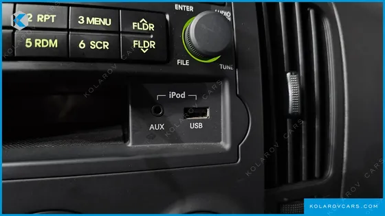 HYUNDAI STAREX 5-SEATER VAN