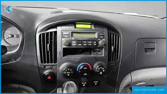 HYUNDAI STAREX 5-SEATER VAN