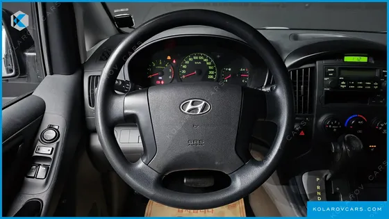 HYUNDAI STAREX 5-SEATER VAN