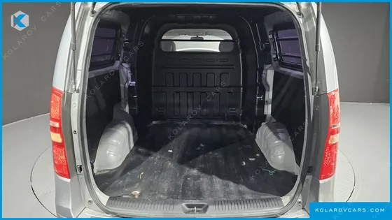 HYUNDAI STAREX 5-SEATER VAN