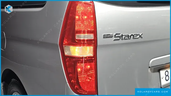 HYUNDAI STAREX 5-SEATER VAN