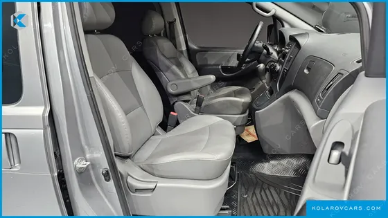 HYUNDAI STAREX 5-SEATER VAN