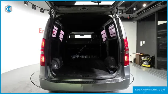 HYUNDAI STAREX 3-SEATER VAN