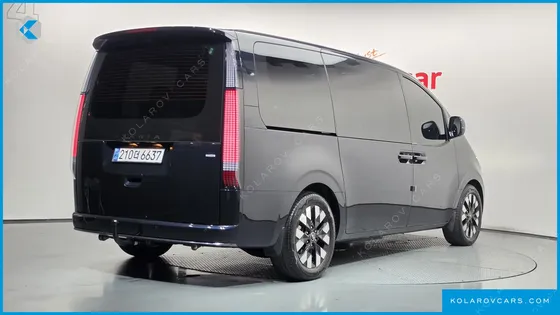 HYUNDAI STARIA 4WD LOUNGE 9-SEATER