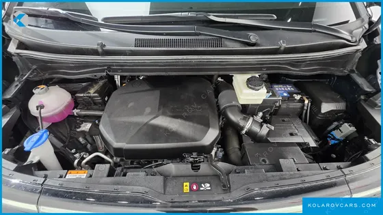 HYUNDAI STARIA 4WD LOUNGE 9-SEATER