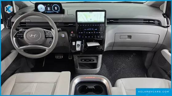 HYUNDAI STARIA 4WD LOUNGE 9-SEATER