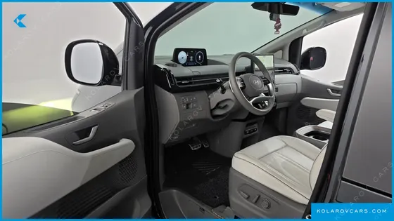 HYUNDAI STARIA 4WD LOUNGE 9-SEATER