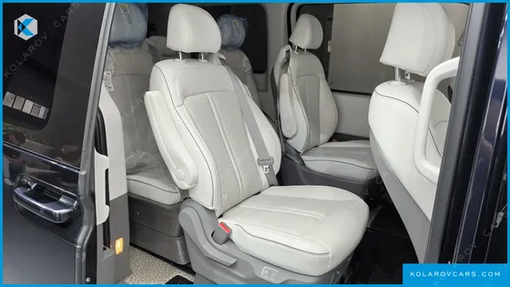 HYUNDAI STARIA 4WD LOUNGE 9-SEATER