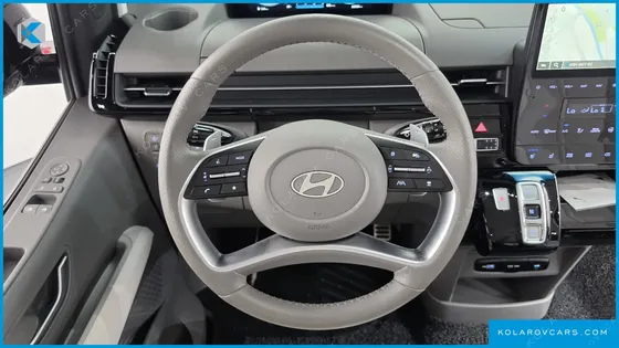 HYUNDAI STARIA 4WD LOUNGE 9-SEATER