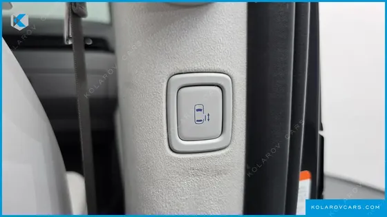 HYUNDAI STARIA 4WD LOUNGE 9-SEATER