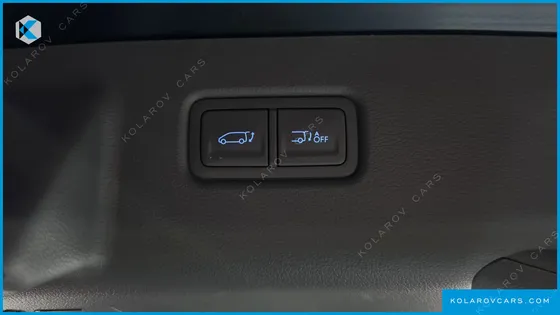 HYUNDAI STARIA 4WD LOUNGE 9-SEATER