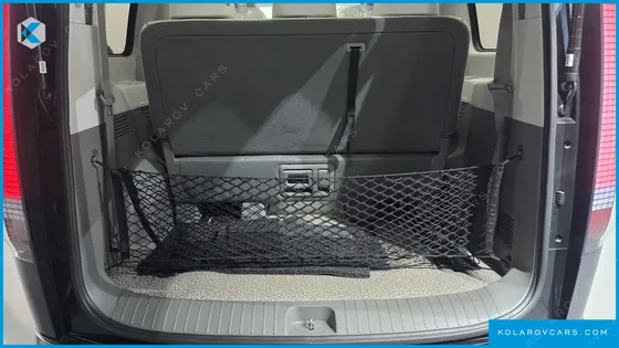 HYUNDAI STARIA 4WD LOUNGE 9-SEATER