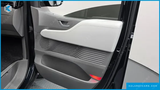 HYUNDAI STARIA 4WD LOUNGE 9-SEATER