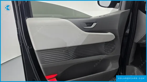 HYUNDAI STARIA 4WD LOUNGE 9-SEATER