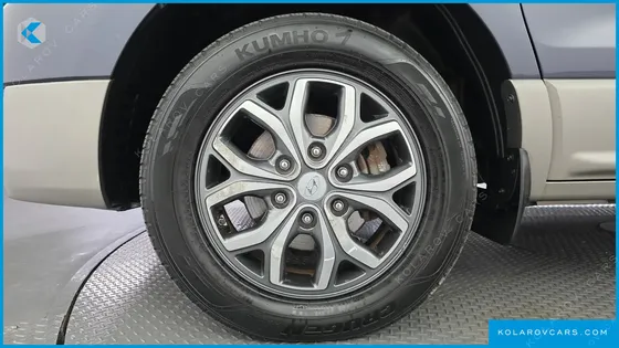 HYUNDAI STAREX 4WD 11-SEATER WAGON