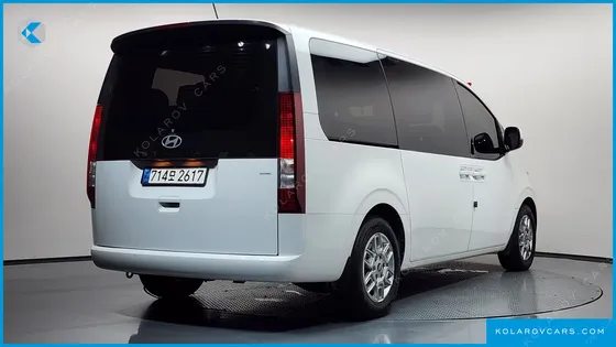 HYUNDAI STARIA 4WD TOURER 11-SEATER