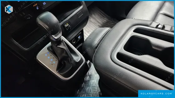 HYUNDAI STARIA 4WD TOURER 11-SEATER