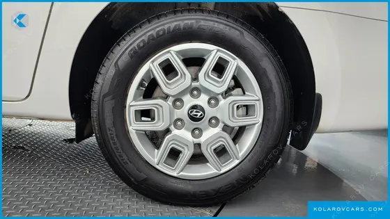 HYUNDAI STARIA 4WD TOURER 11-SEATER