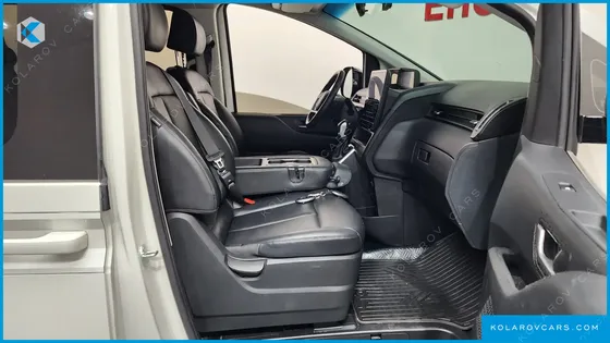 HYUNDAI STARIA 4WD TOURER 11-SEATER