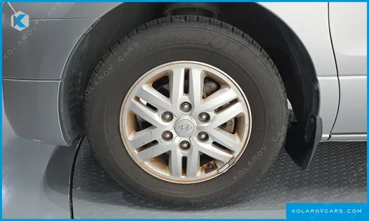 HYUNDAI STAREX 5-SEATER VAN
