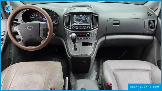 HYUNDAI STAREX 5-SEATER VAN