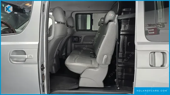 HYUNDAI STAREX 5-SEATER VAN