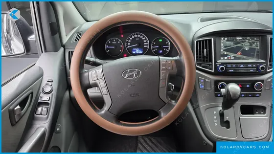 HYUNDAI STAREX 5-SEATER VAN