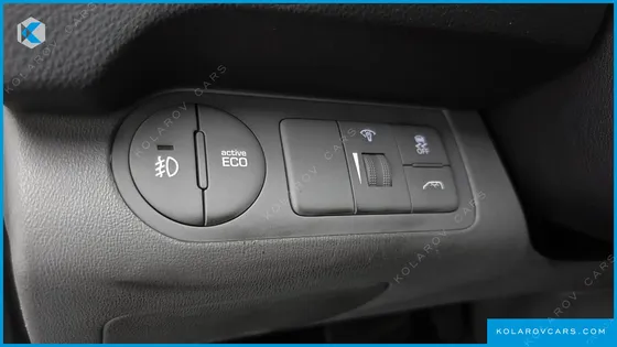 HYUNDAI STAREX 5-SEATER VAN
