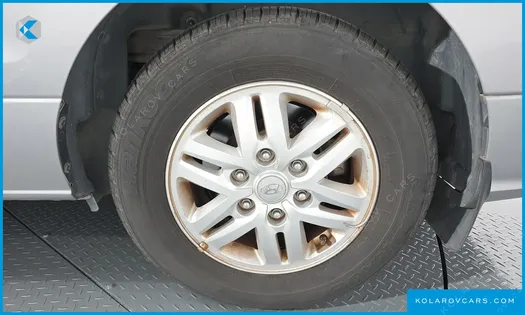 HYUNDAI STAREX 5-SEATER VAN