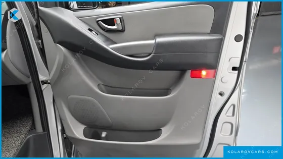 HYUNDAI STAREX 5-SEATER VAN