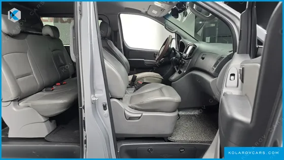 HYUNDAI STAREX 5-SEATER VAN