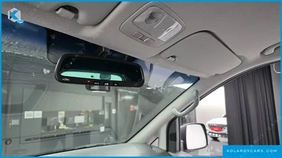 HYUNDAI STAREX 5-SEATER VAN