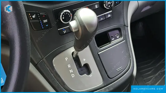 HYUNDAI STAREX 12-SEATER WAGON