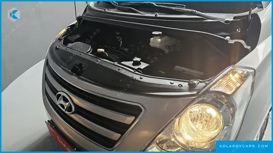 HYUNDAI STAREX 12-SEATER WAGON
