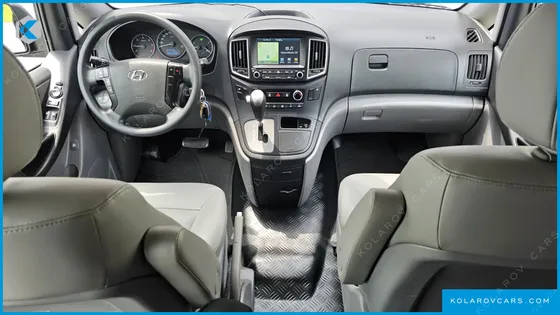 HYUNDAI STAREX 5-SEATER VAN