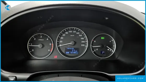 HYUNDAI STAREX 5-SEATER VAN