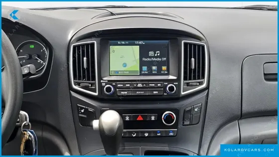 HYUNDAI STAREX 5-SEATER VAN