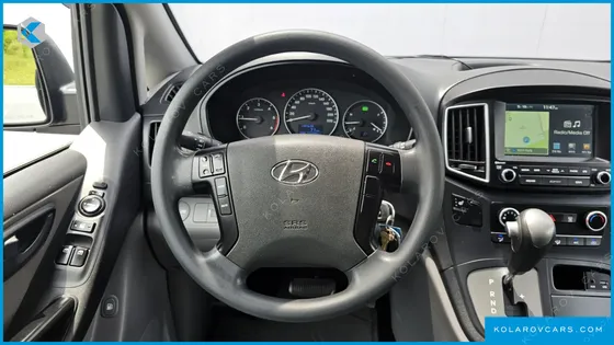 HYUNDAI STAREX 5-SEATER VAN