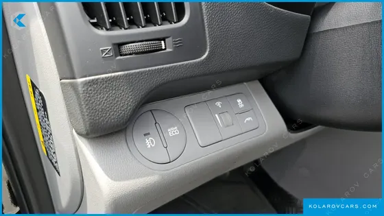 HYUNDAI STAREX 5-SEATER VAN
