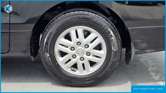 HYUNDAI STAREX 5-SEATER VAN