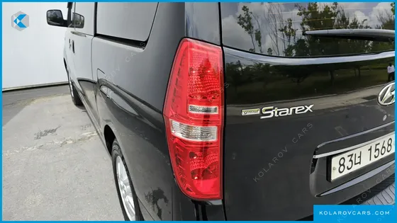 HYUNDAI STAREX 5-SEATER VAN