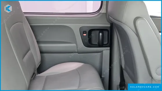 HYUNDAI STAREX 5-SEATER VAN