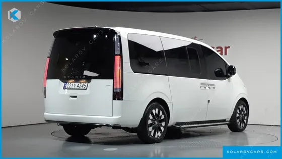 HYUNDAI STARIA 4WD LOUNGE 9-SEATER